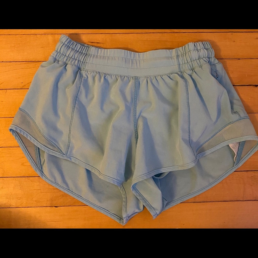 lululemon hotty hot LR 2.5 shorts